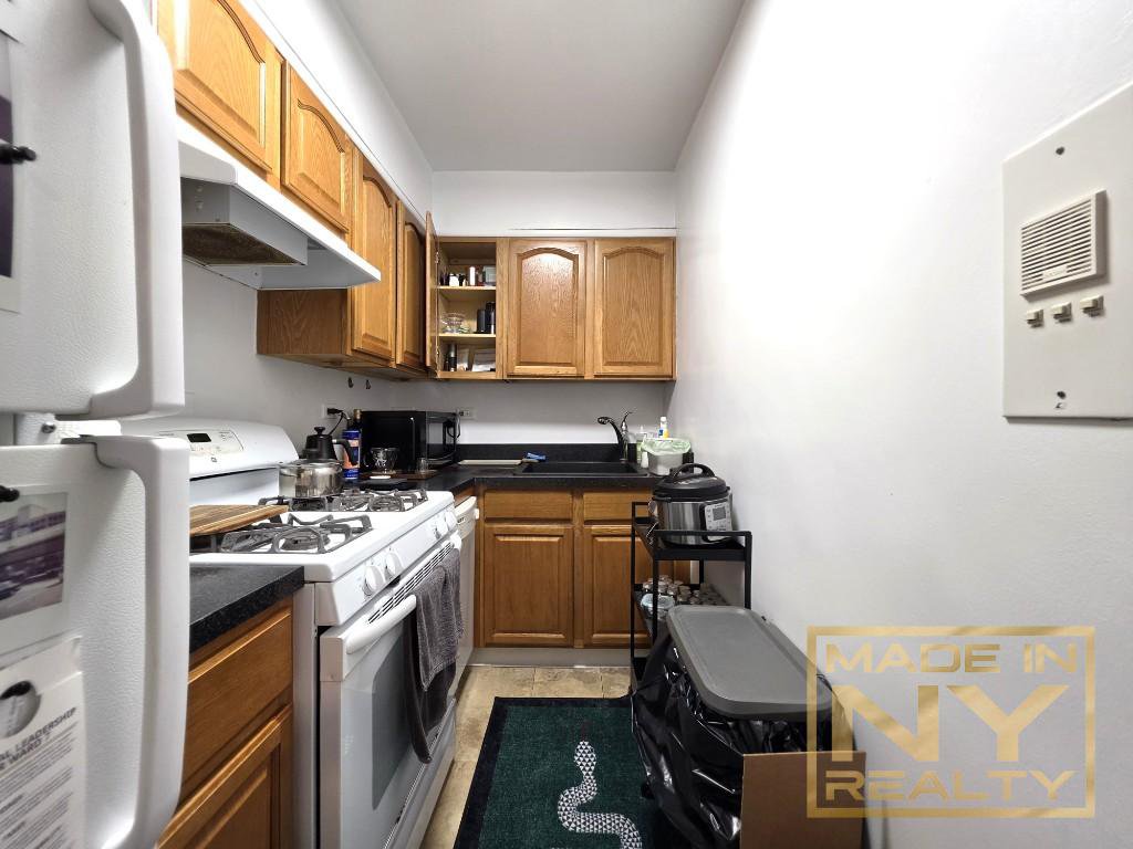 327 West 30th Street, Unit 7E photo 13