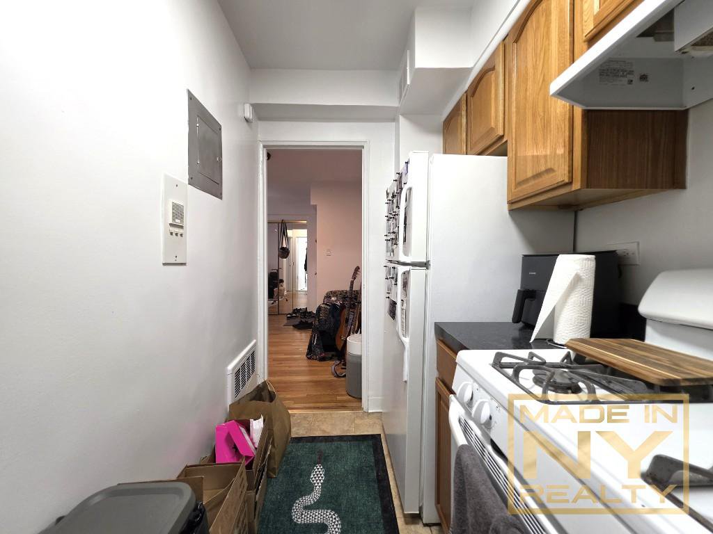 327 West 30th Street, Unit 7E photo 14