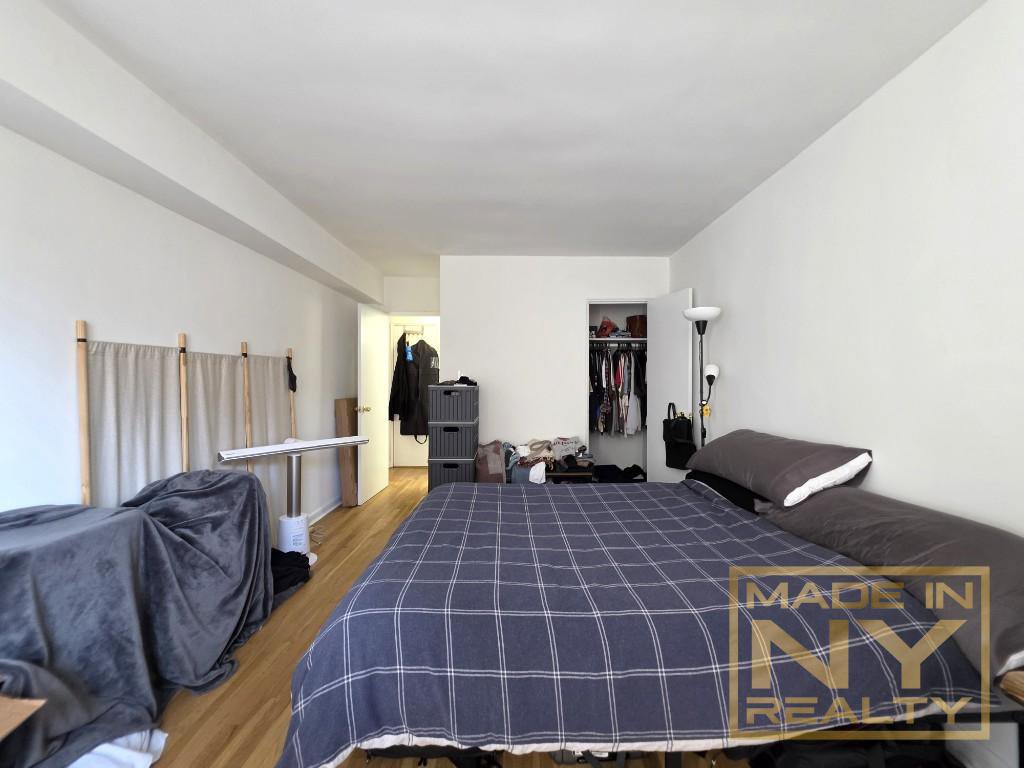327 West 30th Street, Unit 7E photo 2