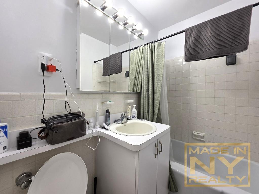 327 West 30th Street, Unit 7E photo 3