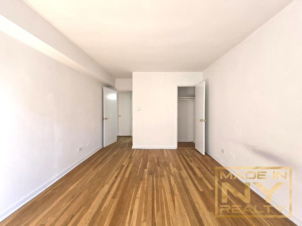 327 West 30th Street, Unit 7E photo 4