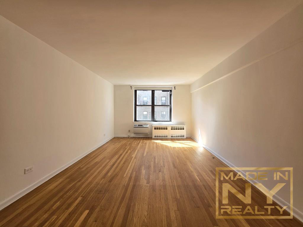327 West 30th Street, Unit 7E photo 5