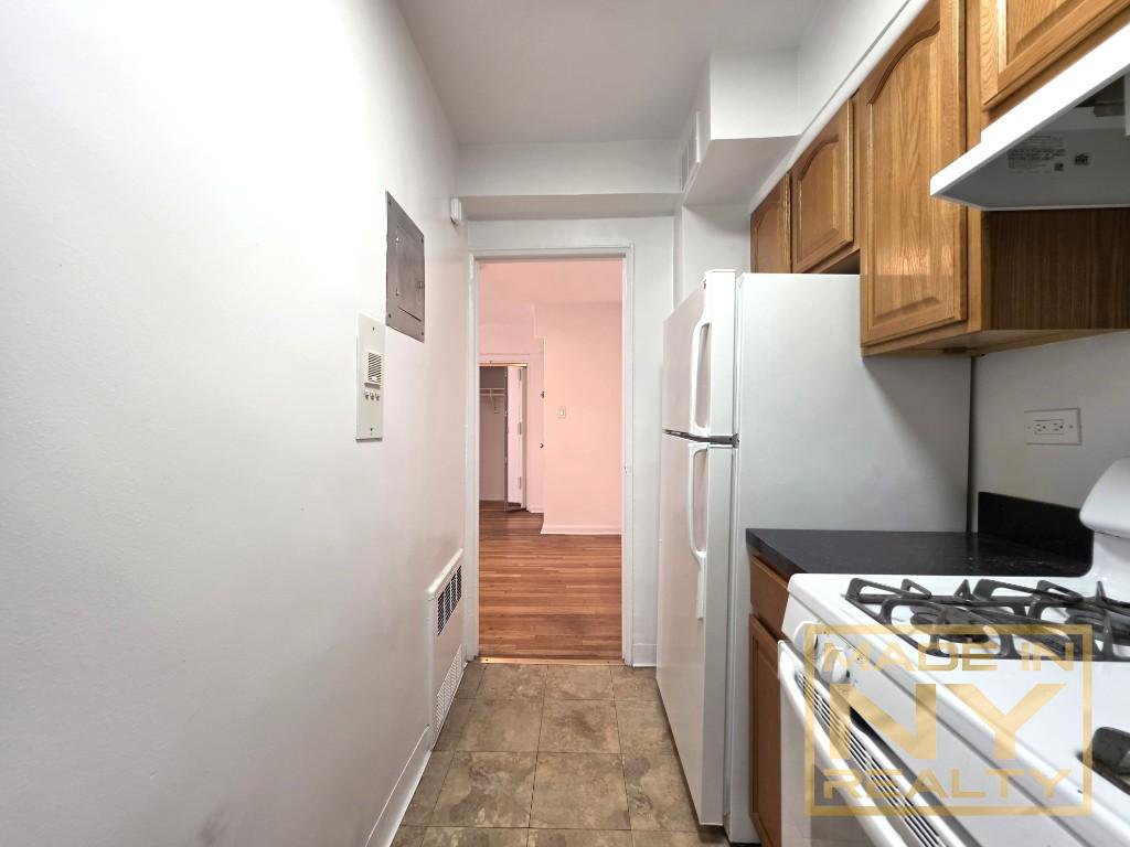 327 West 30th Street, Unit 7E photo 7