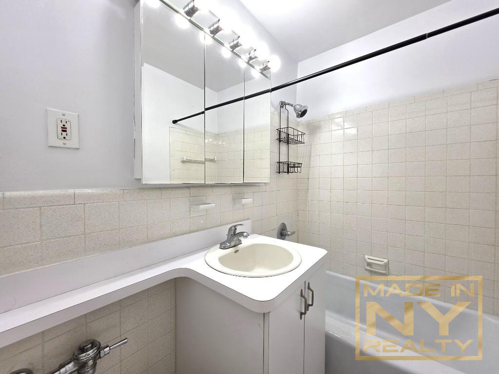 327 West 30th Street, Unit 7E photo 8