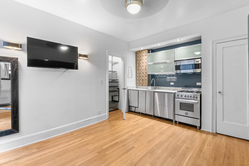 400 Lincoln Place, Unit 1H photo 3