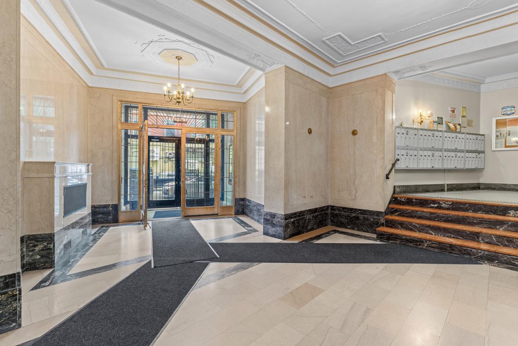 400 Lincoln Place, Unit 1H photo 5