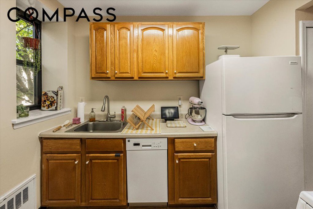 427 Saint Johns Place, Unit 3C photo 10