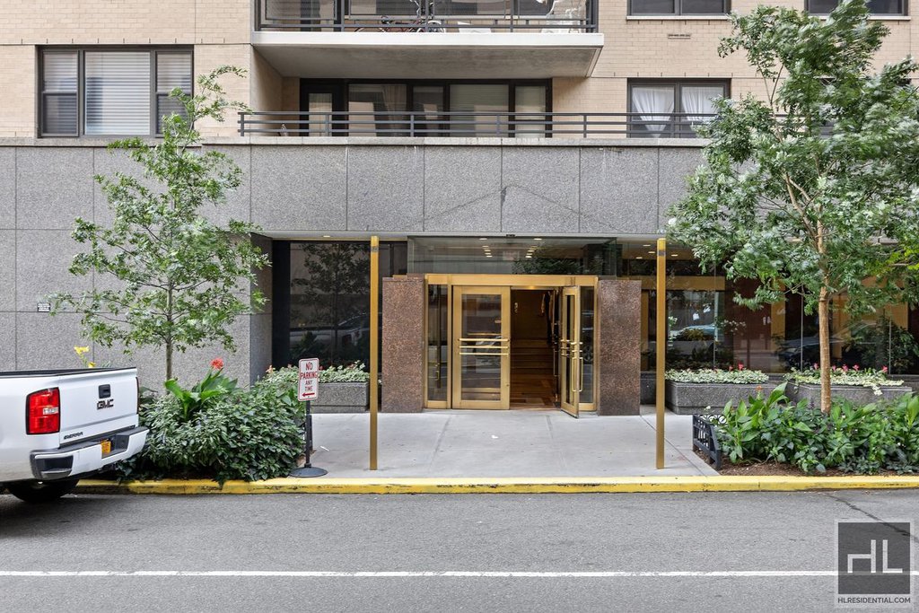 165 West 66th Street, Unit 6H photo 15