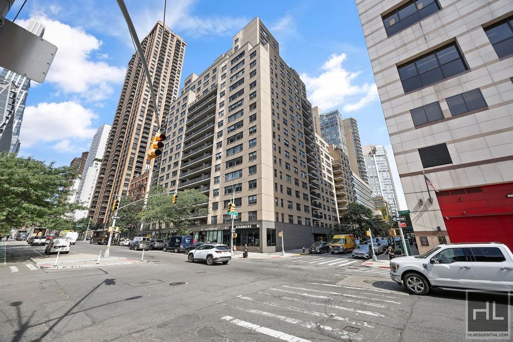 165 West 66th Street, Unit 6H photo 16