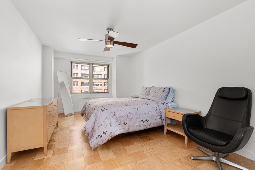 305 East 24th Street, Unit 4X photo 3
