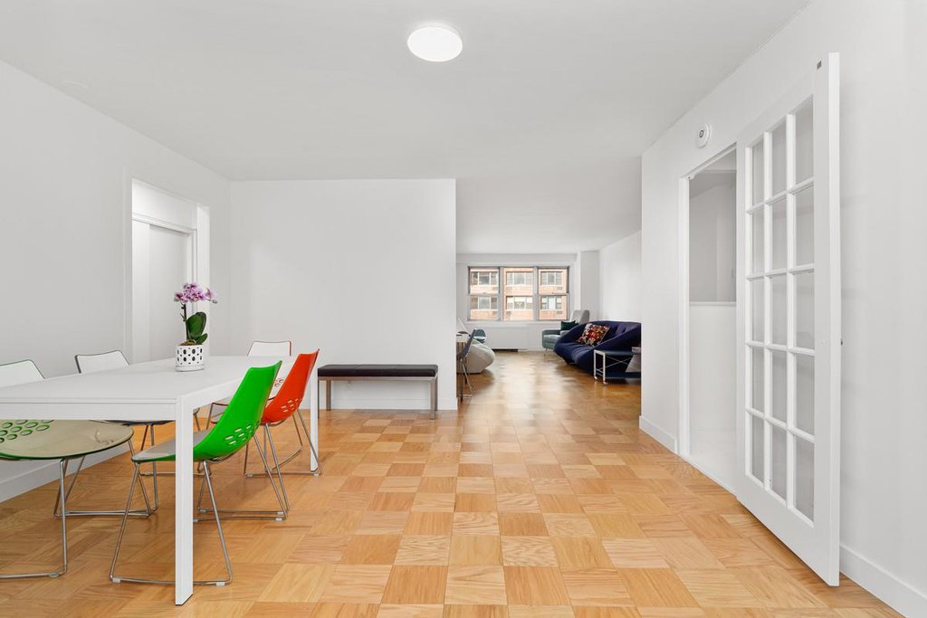 305 East 24th Street, Unit 4X photo 4