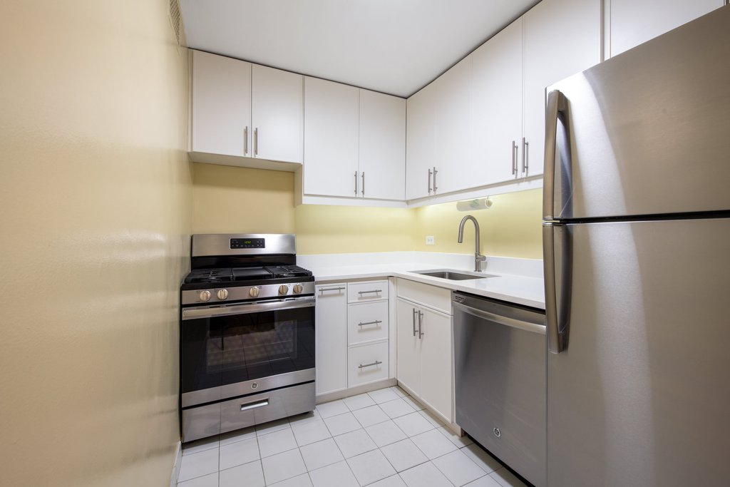 370 East 76th Street, Unit B704 photo 7