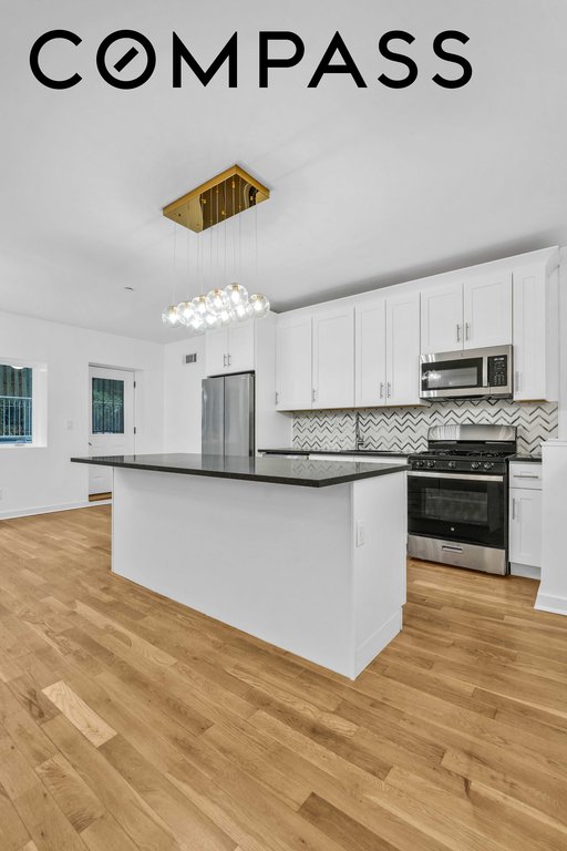 802 Dekalb Avenue, Unit 1B photo 4