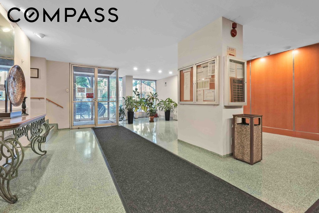 185 Hall Street, Unit 413 photo 20