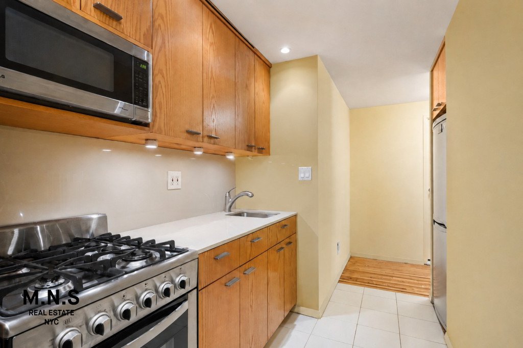 100 West 15th Street, Unit 2B photo 8