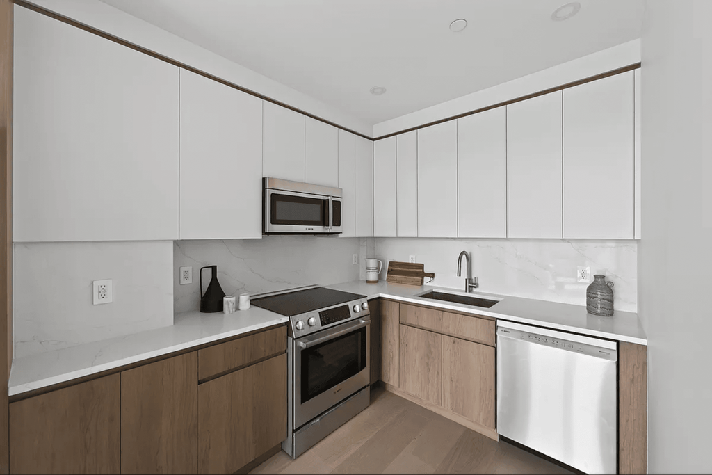 11-52 44th Drive, Unit PHA photo 3