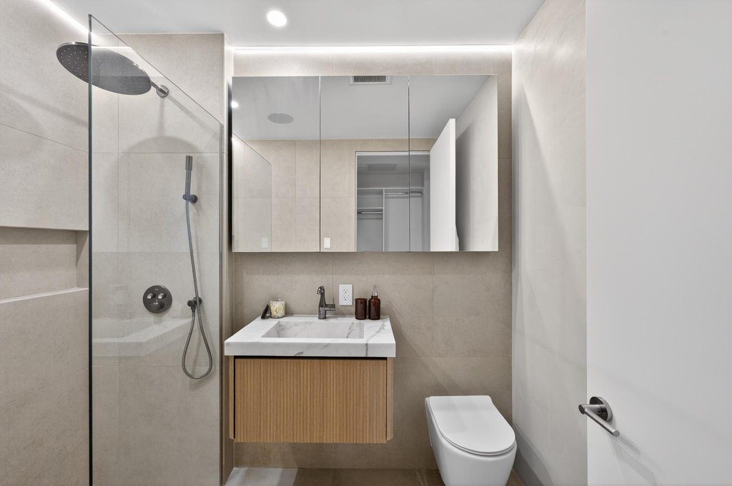 1110 Manhattan Avenue, Unit 2 photo 12