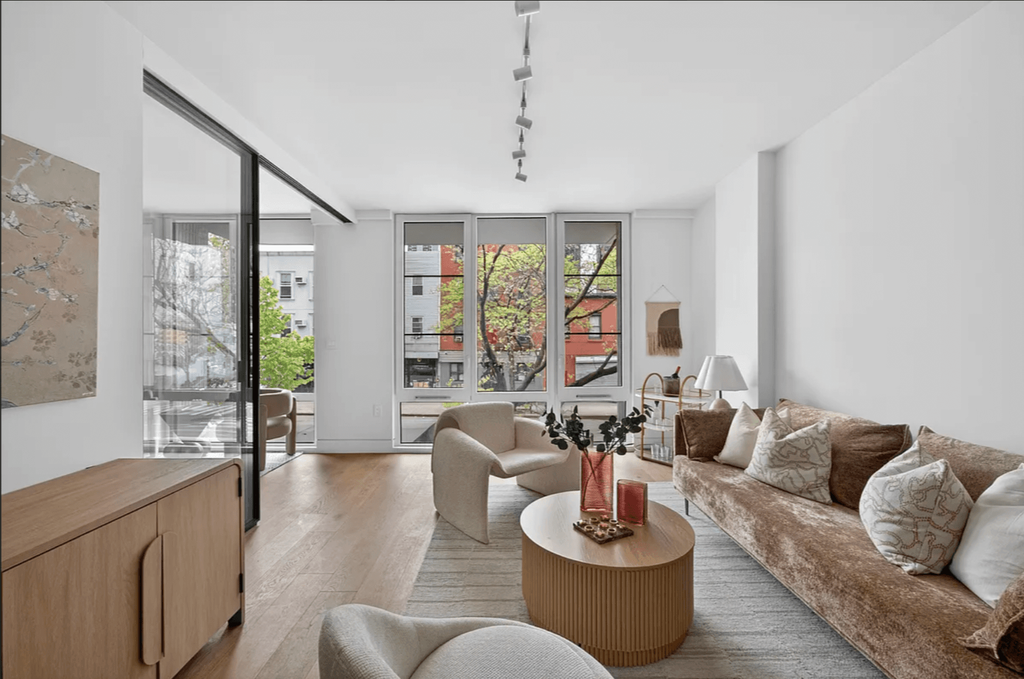 1110 Manhattan Avenue, Unit 6