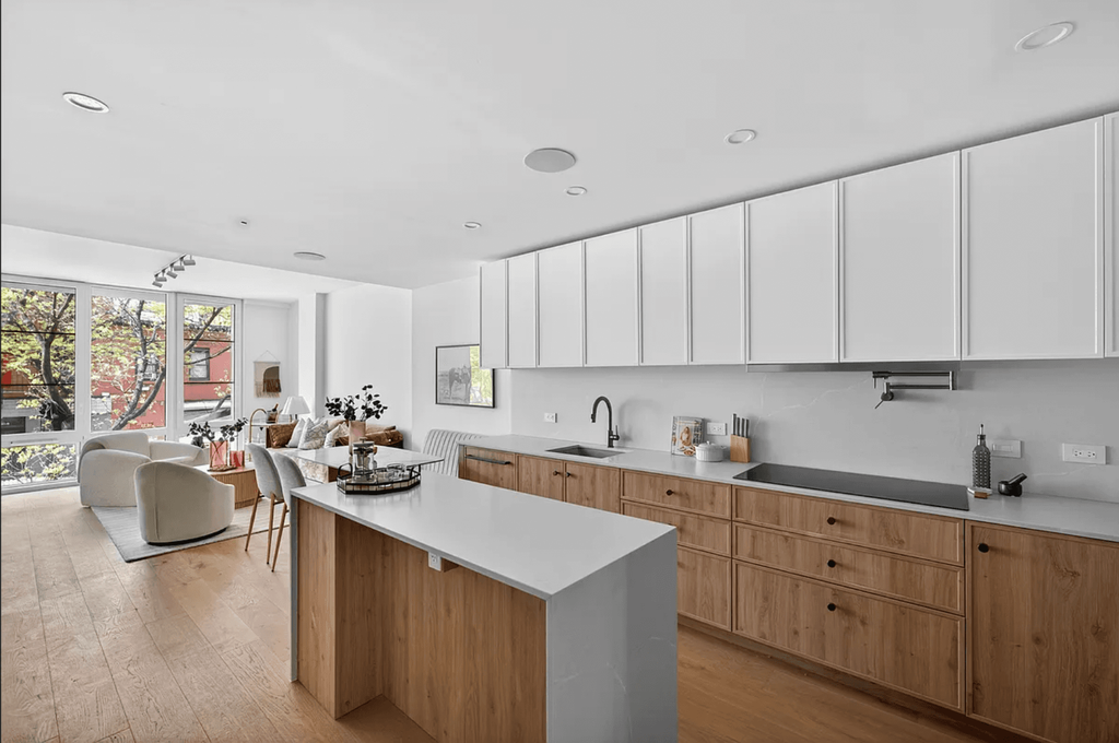 1110 Manhattan Avenue, Unit 6 photo 5
