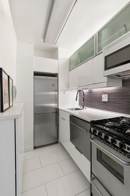 404 East 66th Street, Unit 4C photo 3