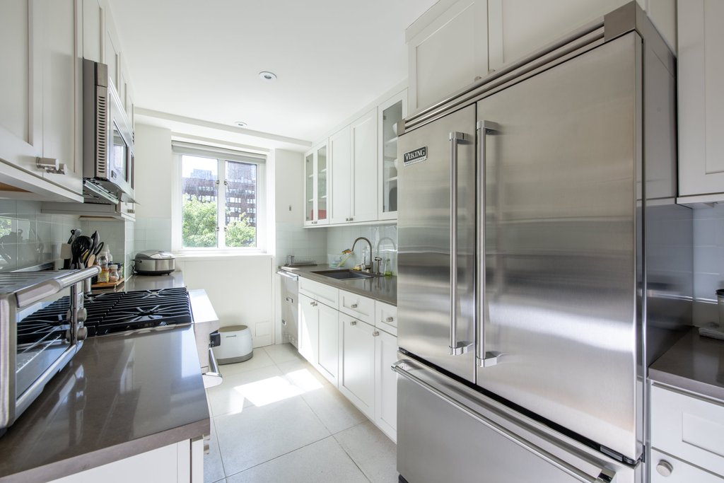 200 East 66th Street, Unit C703 photo 4