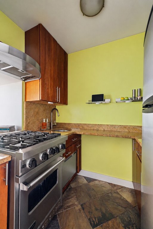 31 Jane Street, Unit 2D photo 8