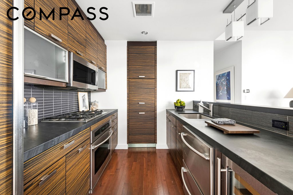 101 West 24th Street, Unit 15B photo 2