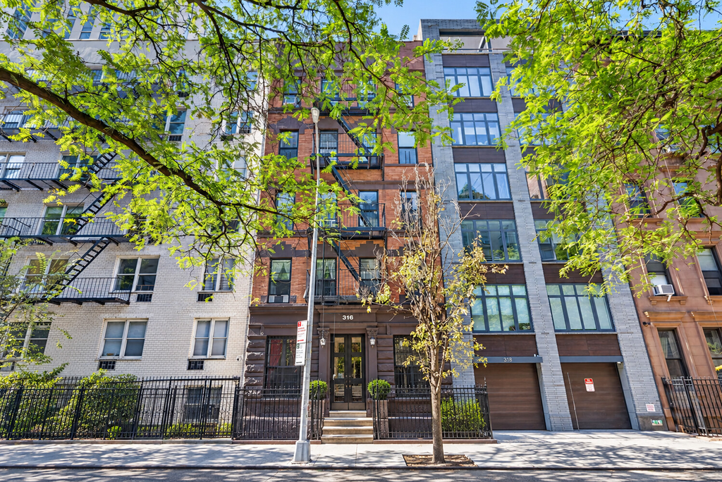 316 West 47th Street, Unit 4F