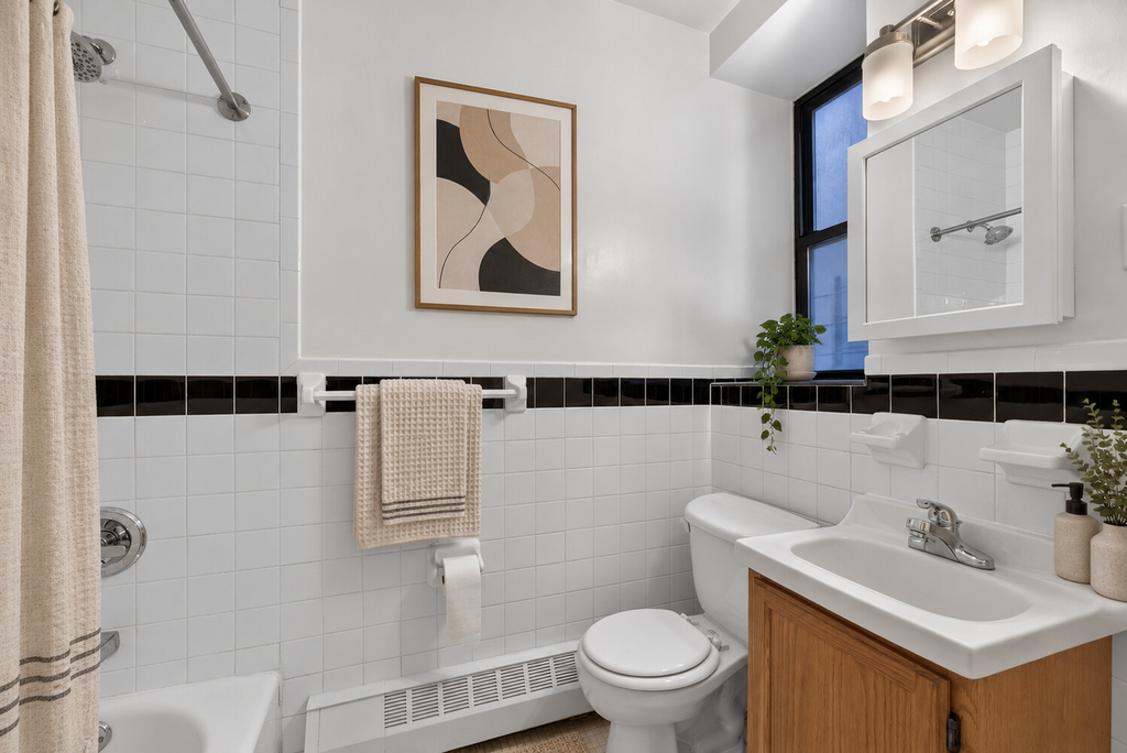 316 West 47th Street, Unit 4F photo 10