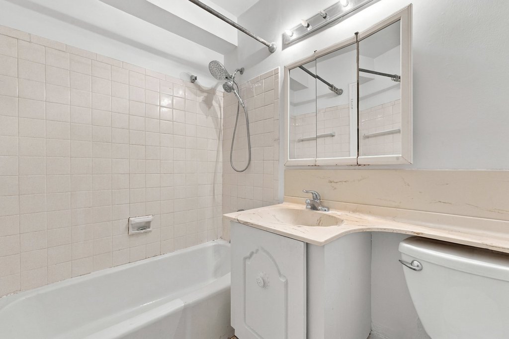 200 East 24th Street, Unit 1801 photo 3