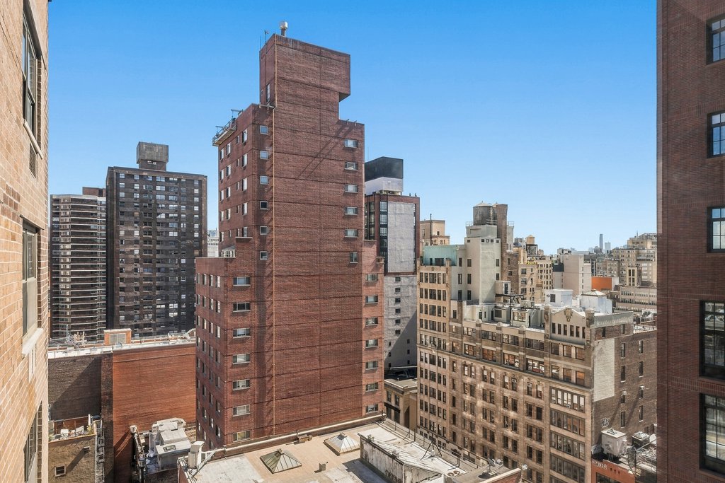 200 East 24th Street, Unit 1801 photo 4