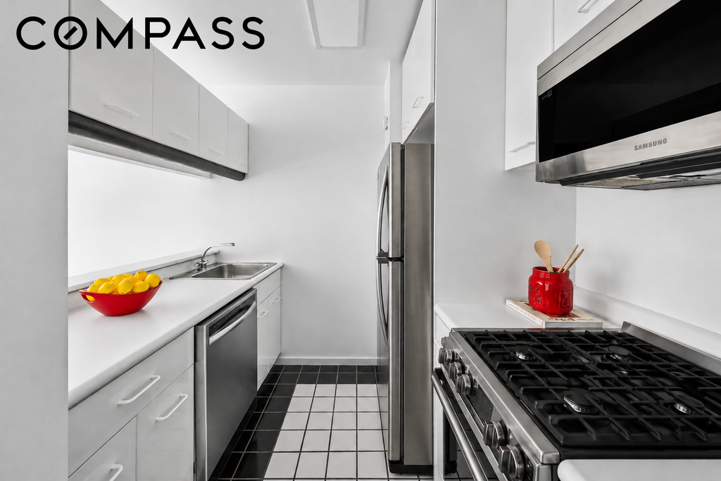 2373 Broadway, Unit 1009 photo 3