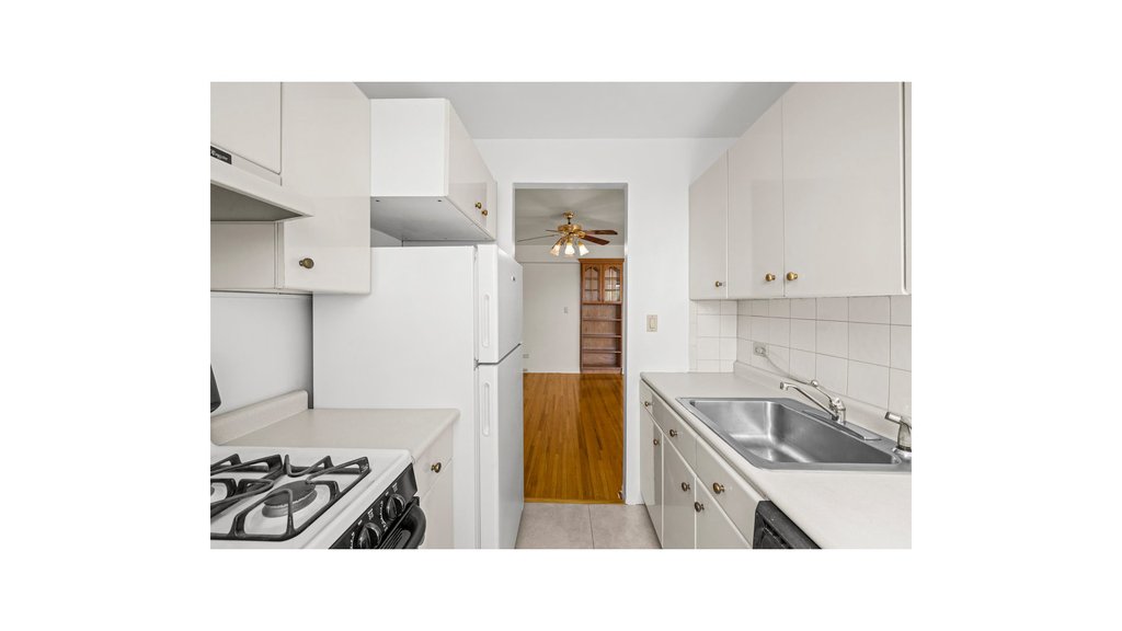 6300 Riverdale Avenue, Unit 5A photo 9