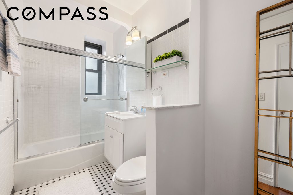 222 East 35th Street, Unit 6G photo 6
