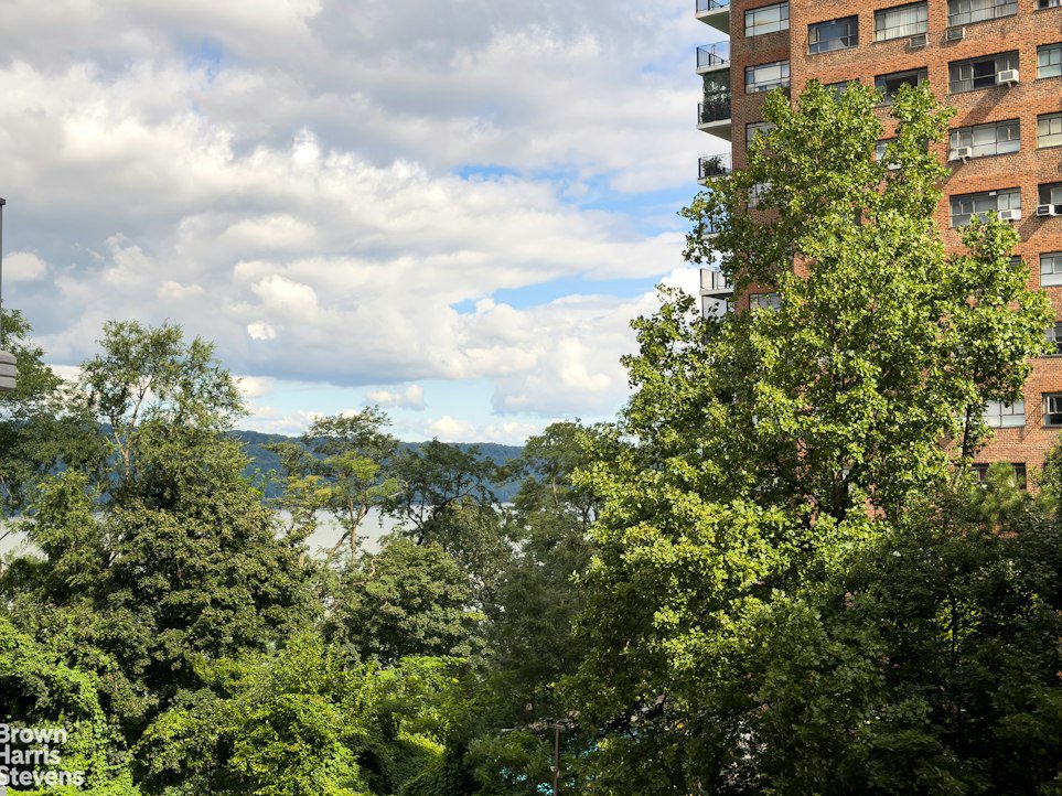 2621 Palisade avenue, Unit 1G