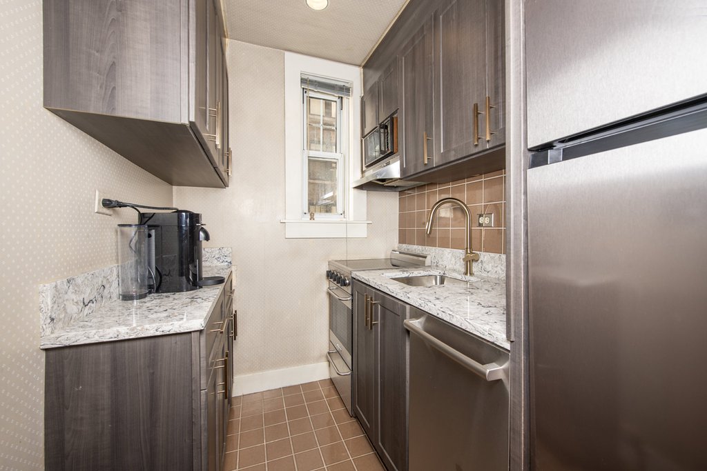 575 Park Avenue, Unit 109 photo 2