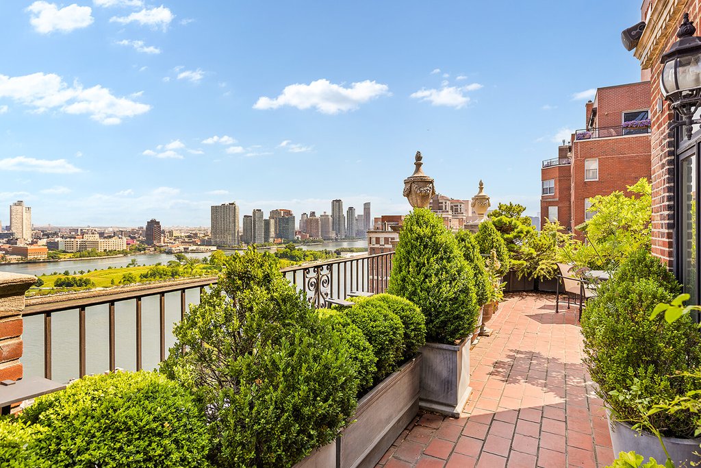 30 Sutton Place, Unit PHA photo 12