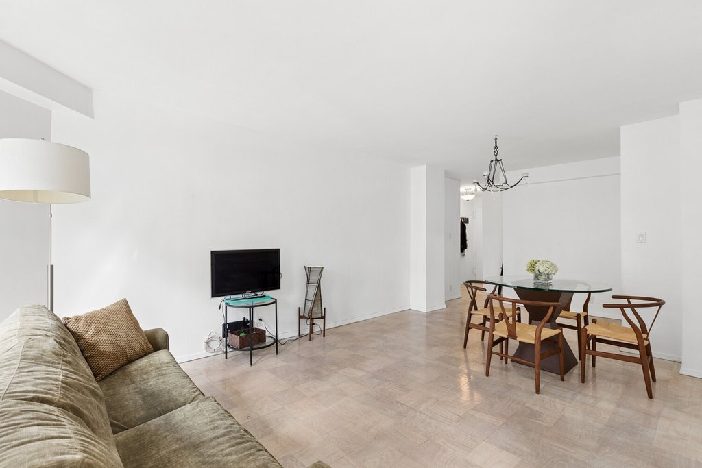 220 East 57th Street, Unit 14B photo 3