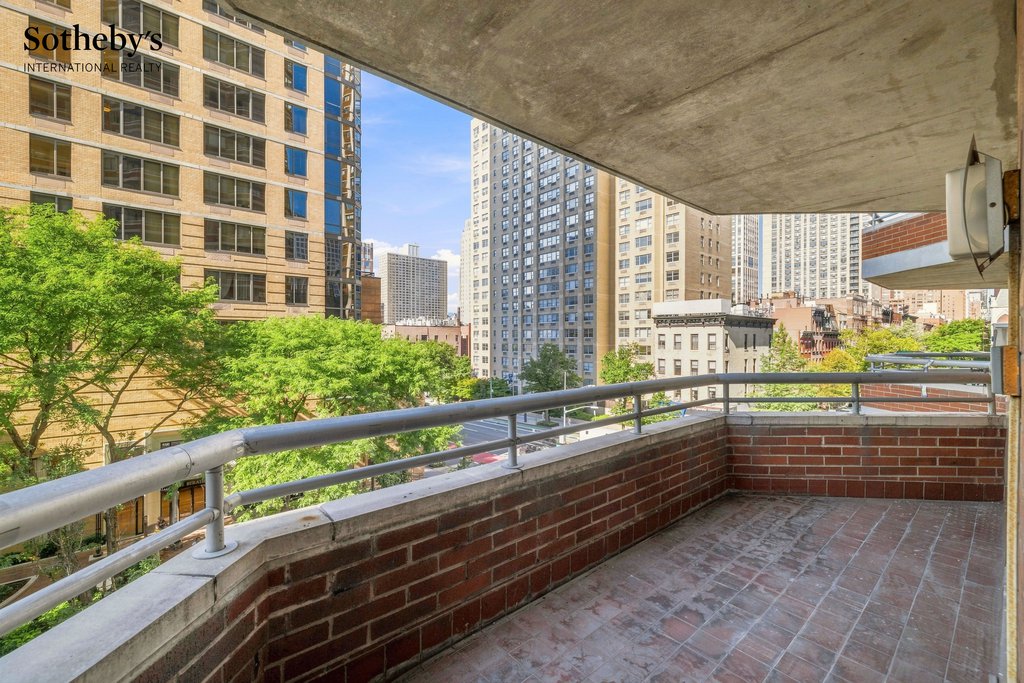 401 East 84th Street, Unit 3B photo 2