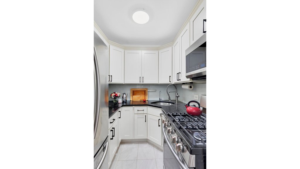370 East 76th Street, Unit C1209 photo 3