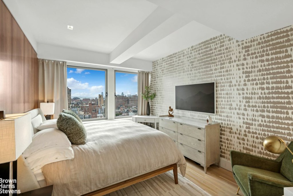 252 Seventh Avenue, Unit PHC photo 12