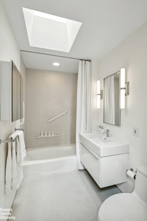 252 Seventh Avenue, Unit PHC photo 13