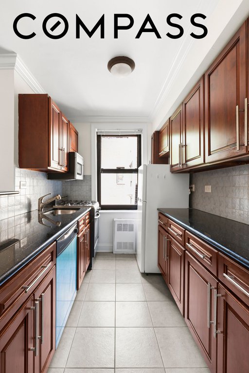 295 Bennett Avenue, Unit 8G photo 2