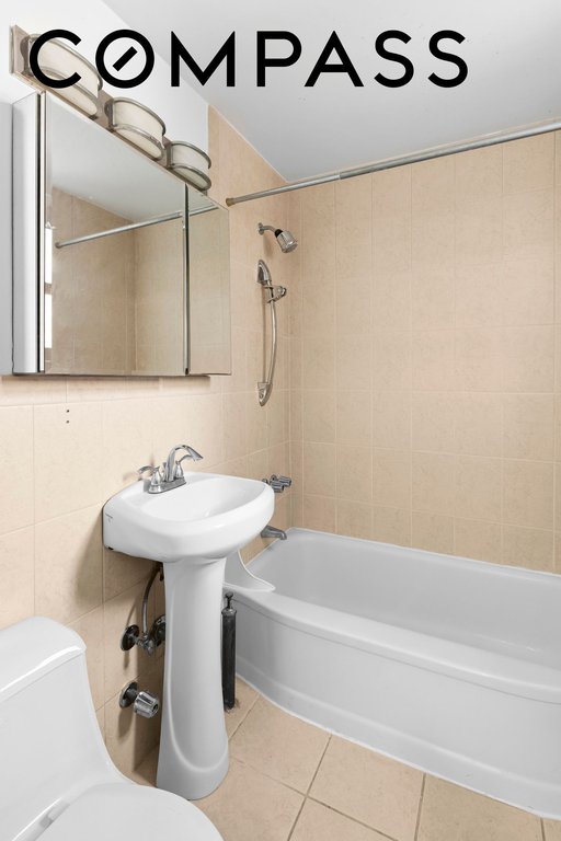 295 Bennett Avenue, Unit 8G photo 7