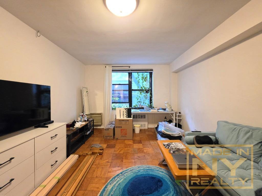 327 West 30th Street, Unit 2D