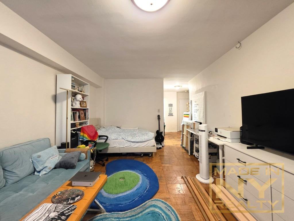 327 West 30th Street, Unit 2D photo 2