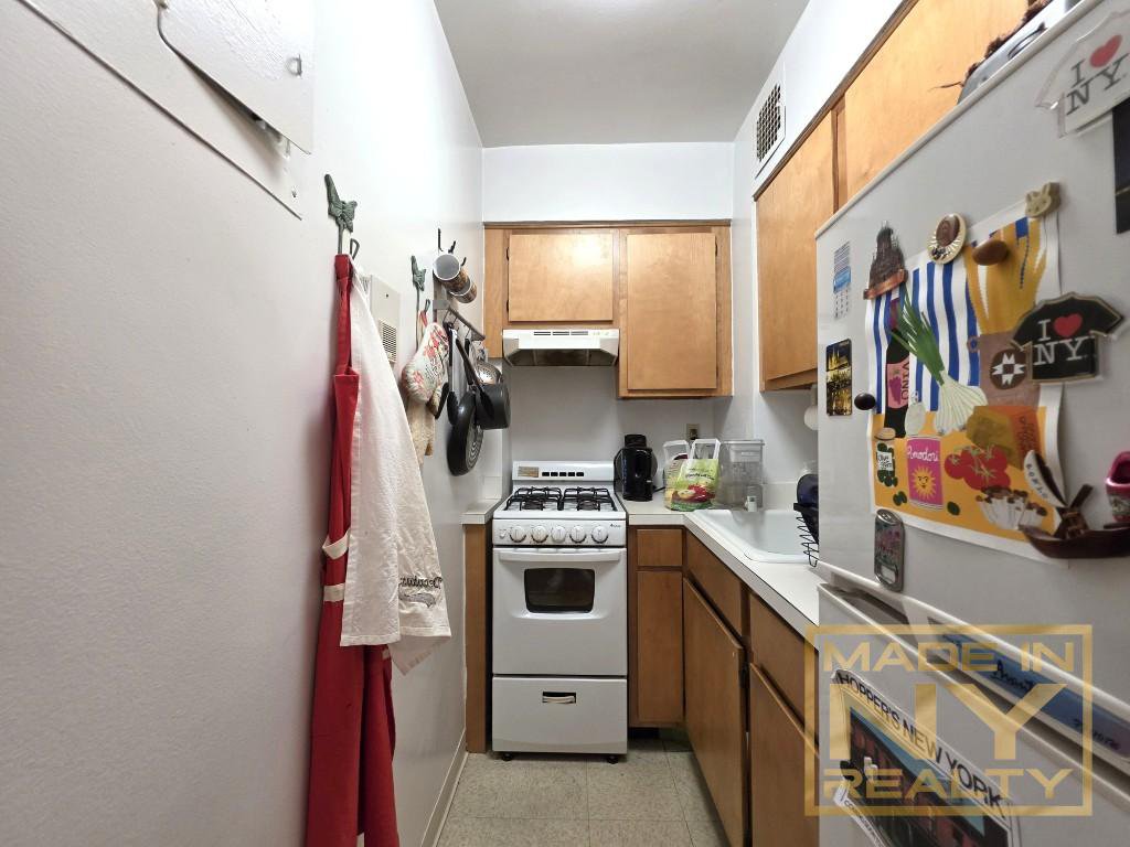 327 West 30th Street, Unit 2D photo 4
