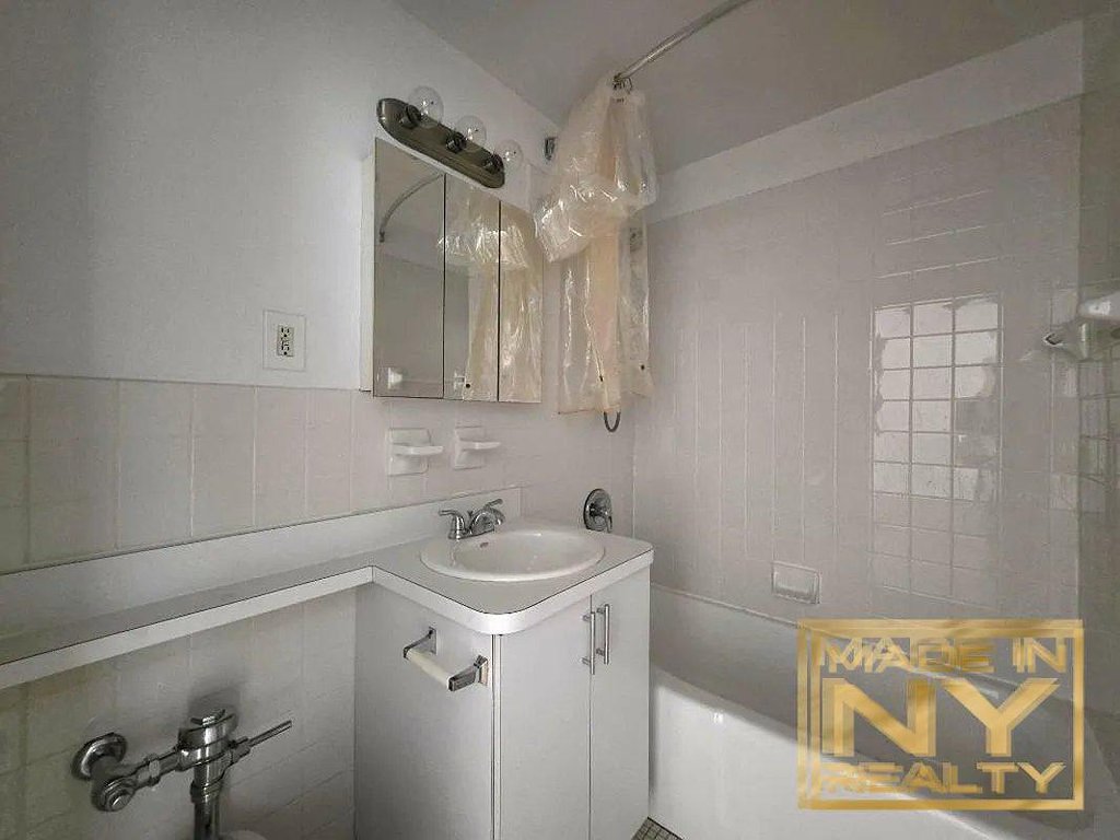 327 West 30th Street, Unit 2D photo 5