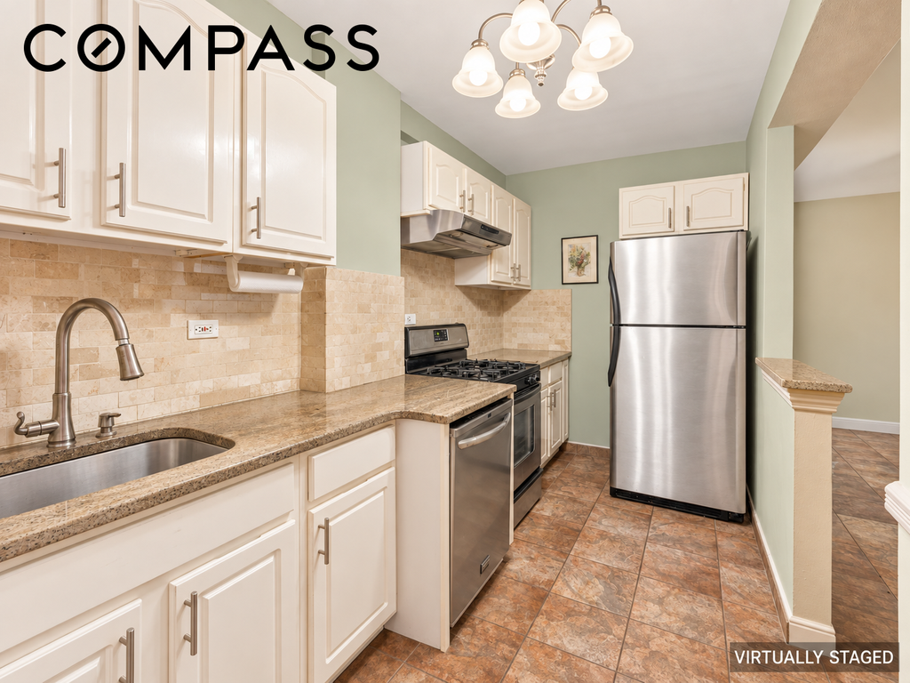 303 Beverley Road, Unit 4P photo 8