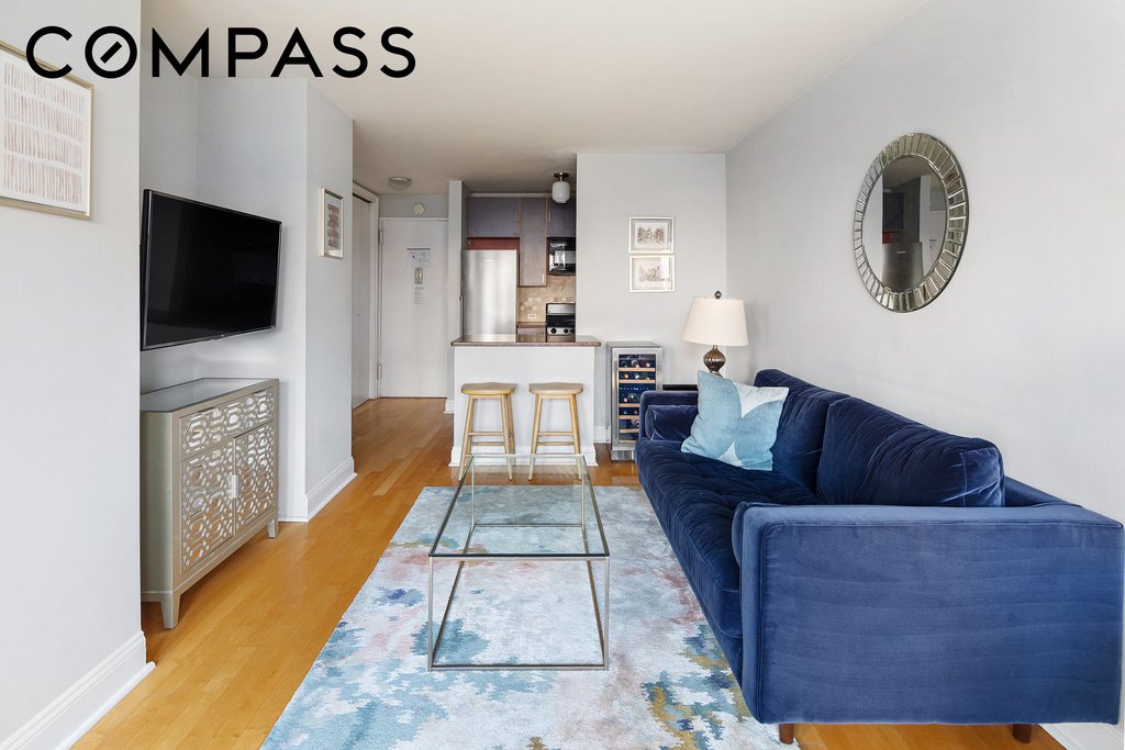 245 East 24th Street, Unit 9B photo 3